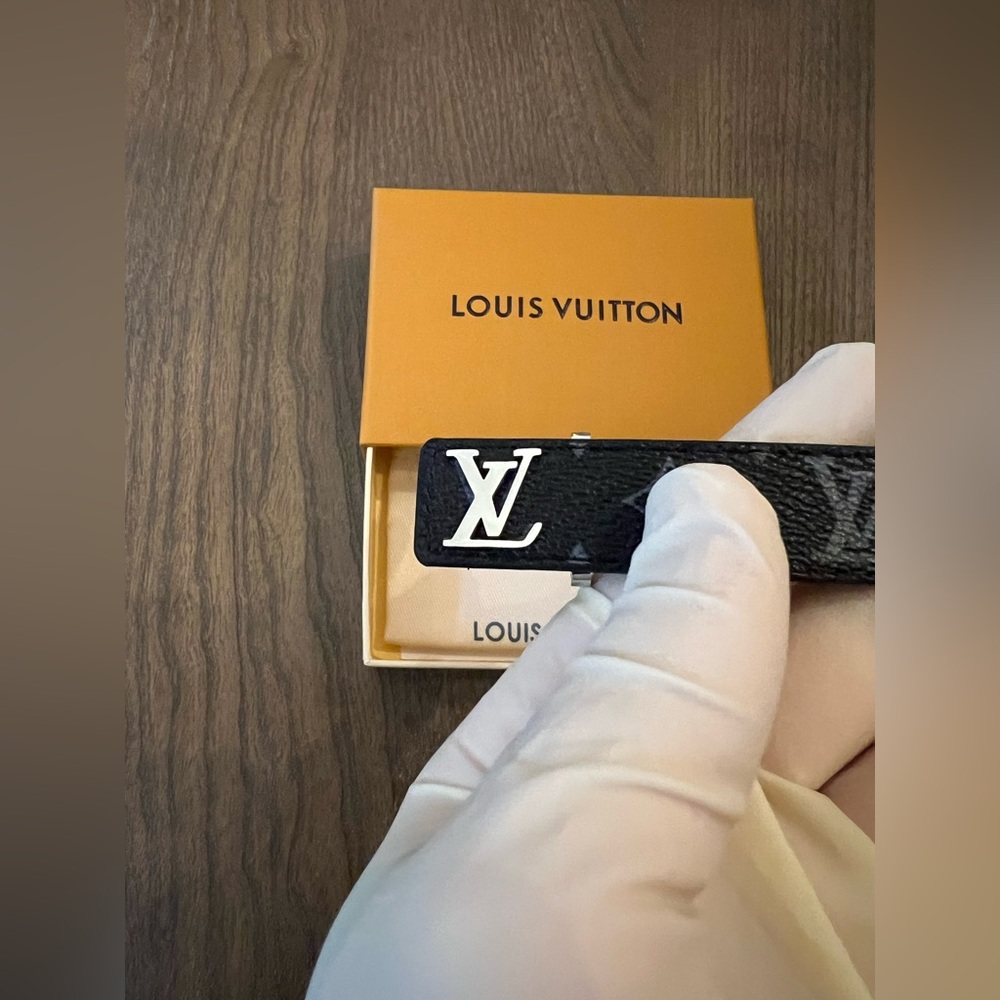 Louis Vuitton - Picture 10 of 12